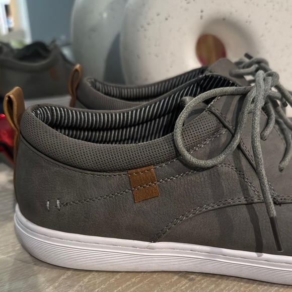 Steve Madden Gray Sneakers Sleek Suede Style - Picture 2 of 9